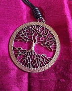 Wisior z drzewem życia.