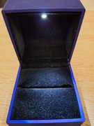 Eleganckie Pudełko na Pierścionek Oświetleniem LED - Idealne na Zaręczyny! 