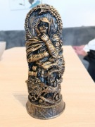 Statua Boga Mitologii Nordyckiej – rzeźba w klimacie wikingów