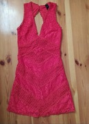 Czerwona koronkowa sukienka 