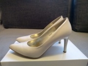 Kremowe szpilki skórzane rozmiar 37