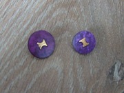 Fioletowe guziki ze złotym środkiem 15mm- 2 sztuki