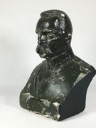 Gipsowe popiersie Marszałka Józefa Piłsudskiego. II Rzeczpospolita.