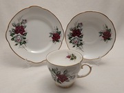 Zestaw porcelany Duchess – filiżanka, spodek i talerz z motywem róż