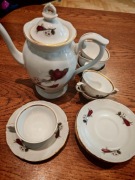 Zestaw kawowy Chodzieź imbryk + 6 filiżanek z podstawkami