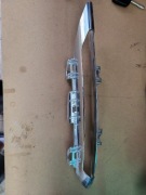 Mercedes A218 885 10 74 Atrapa grill zderzak w218 