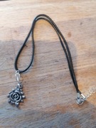 Naszyjniki na rzemyku lub lince silikonowej