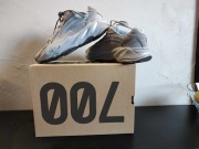 adidas Yeezy 700 V2 Hospital Blue rozm 40 2/3