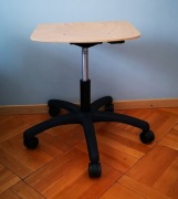 Sprzedam taboret warsztatowy obrotowy, z regulacją wysokości