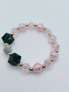 Bransoletka różowa z dodatkiem zielonych kostek