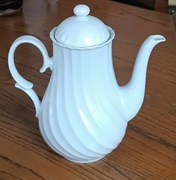 Dzbanek Schirnding Bavaria, biała porcelana 