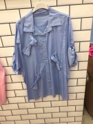 Niebieska koszula z kokardami biust 140/150 uniwersalna