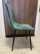 Krzesło welurowe tapicerowane zielone z czarnymi nóżkami