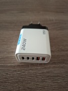 Ładowarka szybkiego ładowania 240W oraz 5 porty ładowania.