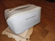 Elegancka kosmetyczka podróżna – hit na wyjazdy!