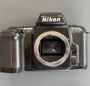 Nikon F601 – klasyk z początku lat 90, w pełni sprawny