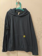 Niebieska bluza chłopięca z kapturem 