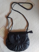 Vera Pelle czarna mała torebka skórzana listonoszka skóra naturalna okazja