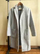 Jasnoszary lekki jesienny płaszczyk. Duże kieszenie! Pull&Bear