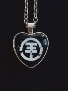 Naszyjnik, wisiorek serce z logo grupy Tokio Hotel czarny 4