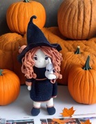 Czarownica z włóczki na Halloween – lalka