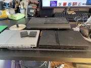 Zestaw konsol PlayStation PS3 i 2x PS2 karty zasilacz pady