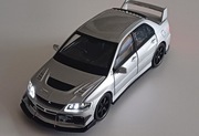 Model jak Mitsubishi Lancer Evo 1:32 otwierane elementy światła dźwięk