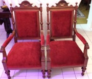 2 fotele +bieliźniarka ( eklektyka, orzech ) po klasycznej renowacji   