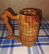 Stary kufel drewniany szklany w środku