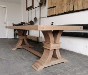 Stół dębowy rozkładany. Nogi masywne i toczone
