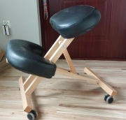 Klękosiad Habys drewniany