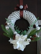 Świąteczny wianek na drzwi 