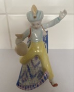 Hollohaza Aladyn na dywaniku figurka porcelanowa