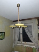 Lampa, Żyrandol retro 3-ramienny z kremowymi kloszami | lata 70te
