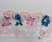 Zestaw Stitch i Angel z tęcza i listkami z masy cukrowej  Saracino 
