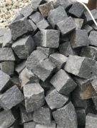 CZARNA KOSTKA BAZALTOWA Czarny Granit Szwed Kostka