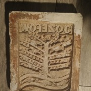 Józefów oryginalna rzeźba herb miasta