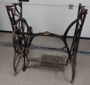 ZABYTKOWE ŻELIWNE NOGI OD MASZYNY DO SZYCIA HEID & NEU