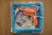 Plastikowy pistolet, tarcza, strzałki, nowy lata 90-te
