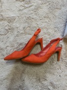 Malinowe buty na obcasie Promod 39