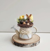 Zajączek w metalowej konewce