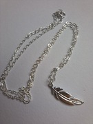 Wisiorek z łańcuszkiem srebrne piórko 