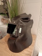 Skórzana maska spawalnicza.