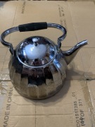 Stary duży rosyjski czajnik na wodę