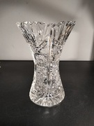 Ładny kryształowy wazonik z ząbkami 