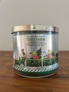 Bath & Body Works Tree Farm – świeca zapachowa 411 g