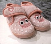 Różowe trzewiki, kapcie materiałowe r.24