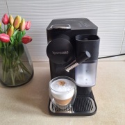 Ekspres do kawy DeLonghi ONE na kapsułki Nespresso