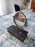 Stare lusterko z szufladka