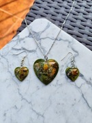 Komplet biżuterii z żywicy - zielone kolczyki i wisiorek - Zielona Dusza 